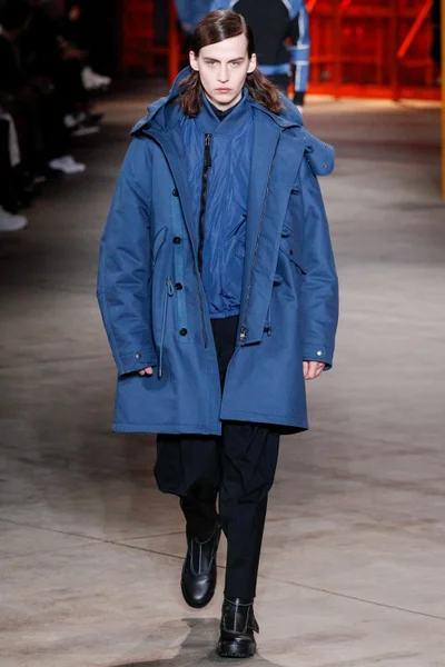 Look 18